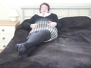 This large mother likes to receive herself juicy